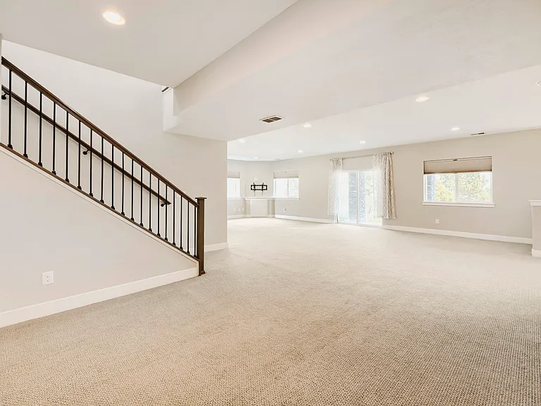 687 Easton Ct — Photo 25