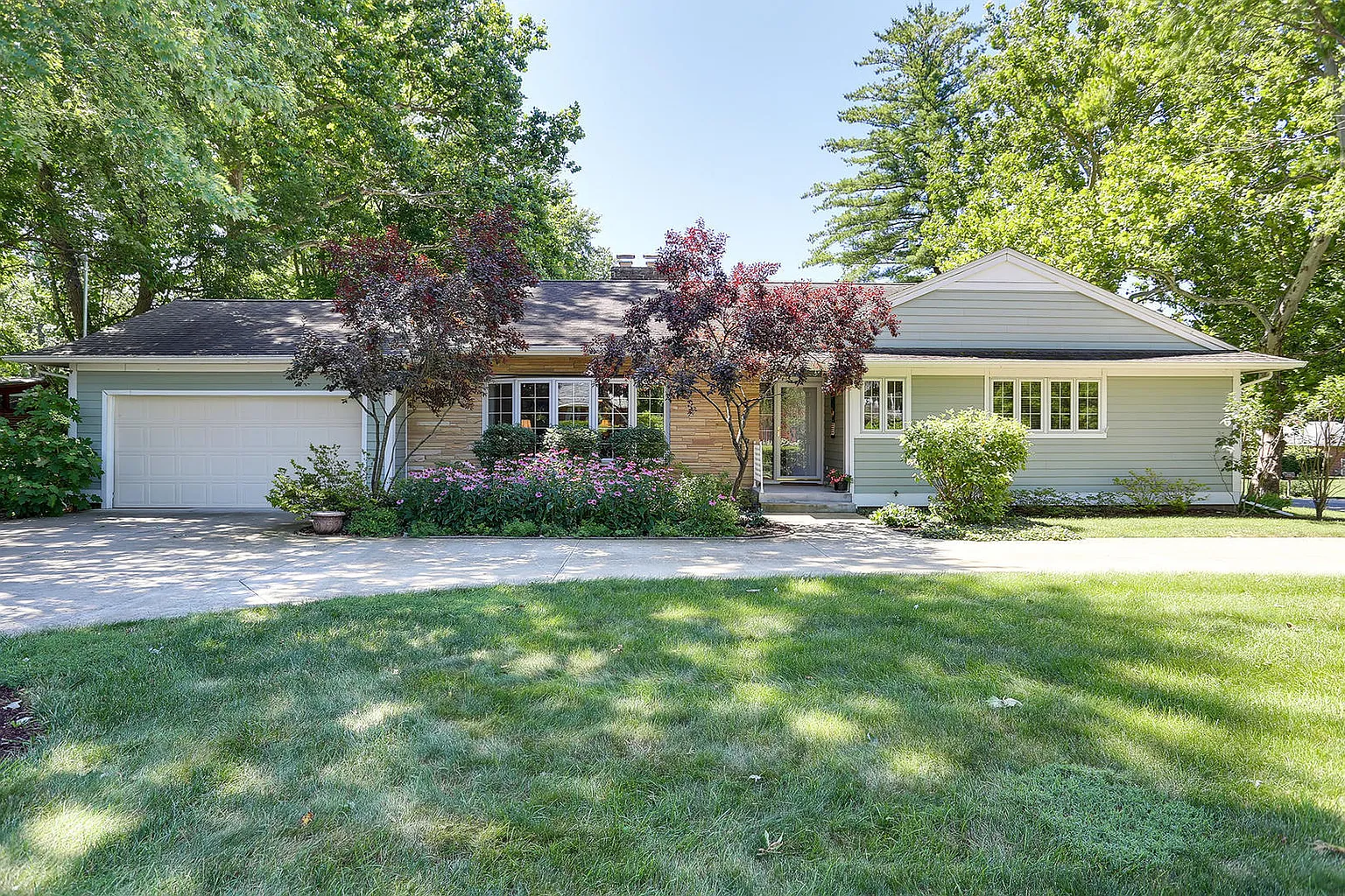 72 Greencroft Dr photo 1