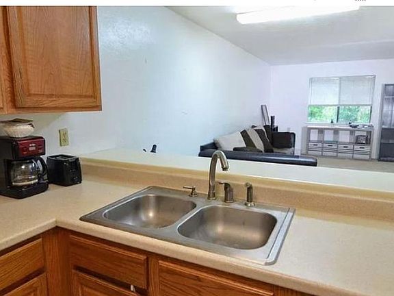 2nd image of 81 SE 16th Ave