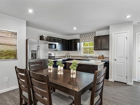 3rd image of 632 Merle Ave
