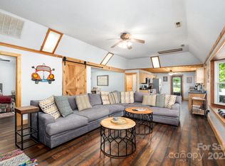 104 Riddle Cove Rd, Maggie Valley, NC 28751