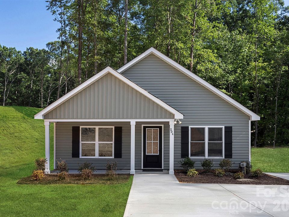 1st image of 204 Knollwood Cir
