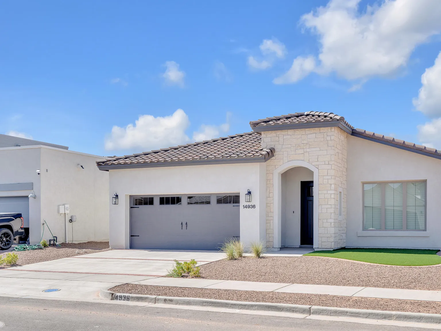 3 bed, 2.0 bath, 1800 sqft, $2,200 — Photo 3