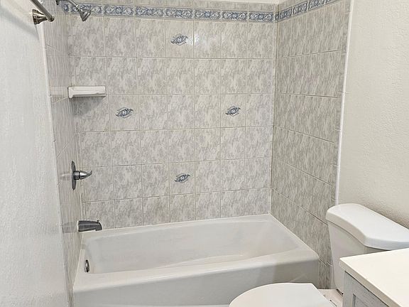 4th image of 7722 Lankershim Ave #C