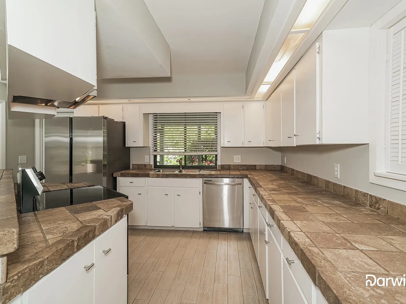 3 bed, 2.0 bath, 1902 sqft, $2,125 — Photo 2