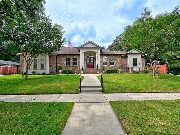 2nd image of 1464 Burbank Dr