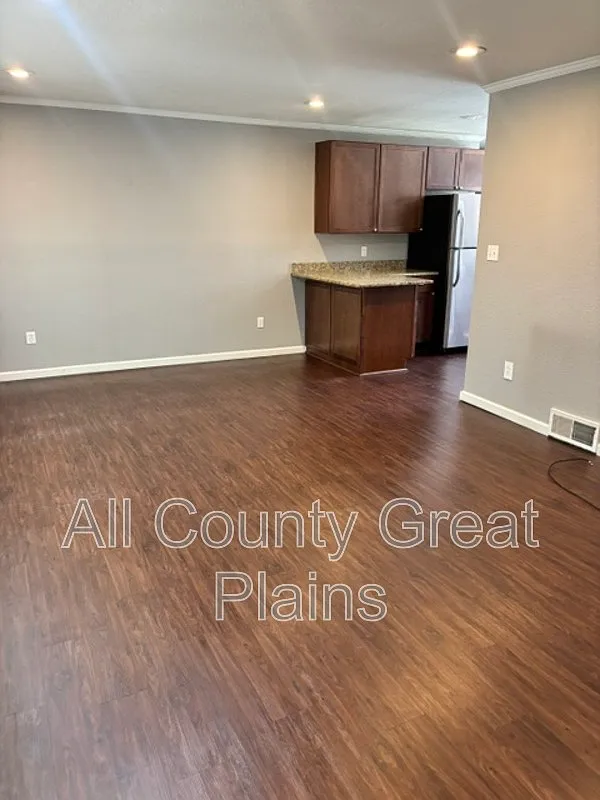3 bed, 1.0 bath, $2,295 — Photo 2