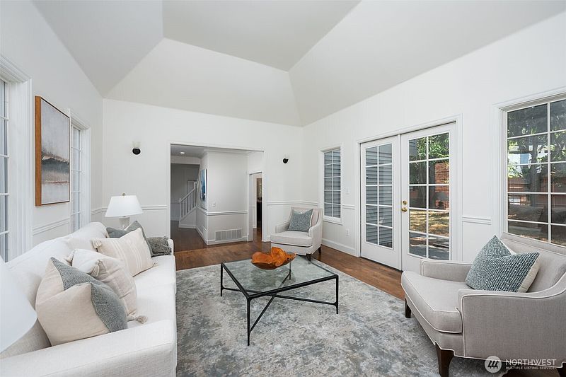 5th image of 23837 SE 45th Street