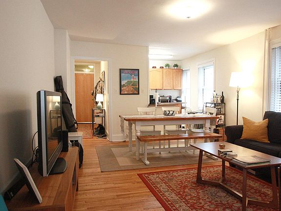 Open Floor Plan Living,Dining & Kitchen