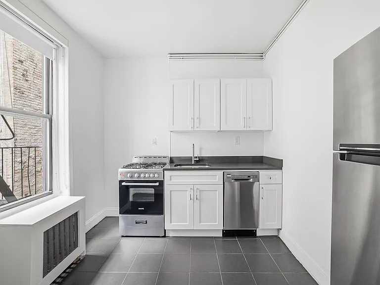 176 E 81st St #4C — Photo 5