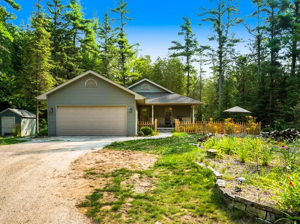 6390 Midday Ct, Sturgeon Bay, WI 54235