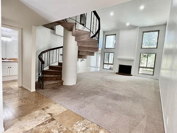 2nd image of 931 N Shadow Lake Dr