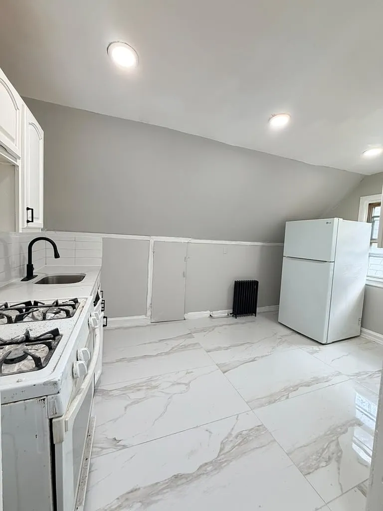 2 bed, $1,800 — Photo 1