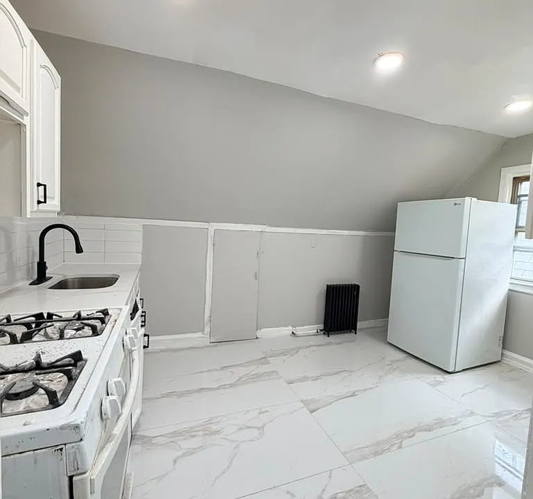 343 7th Ave W #3