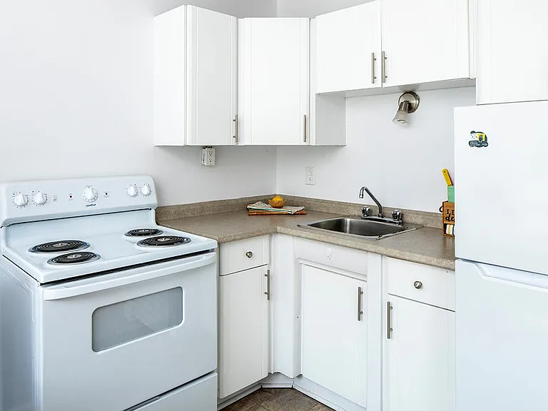 335 McArthur Ave — Photo 5