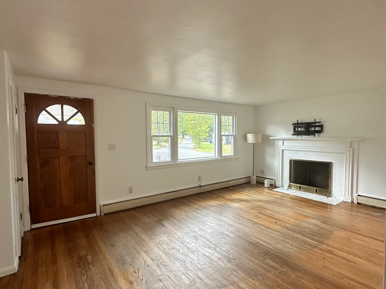 3 bed, 1063 sqft, $2,200 — Photo 4