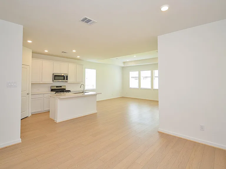 9727 Rialto Heights Dr — Photo 10