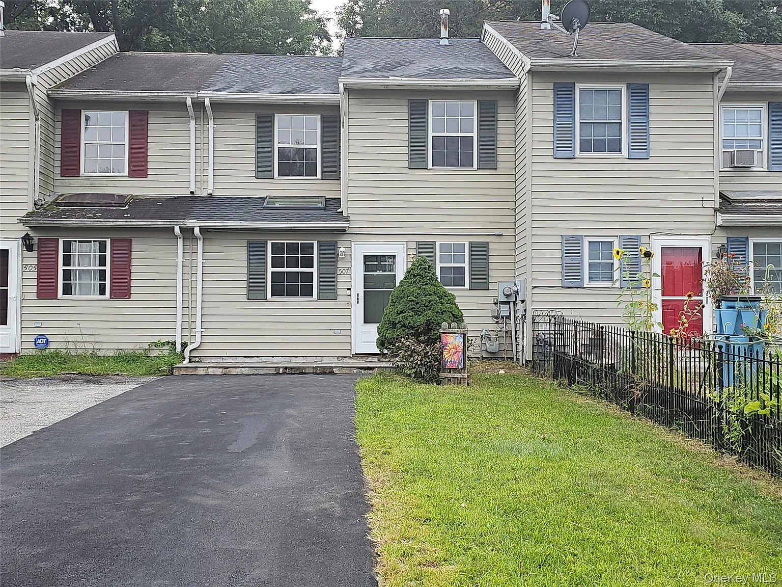 3 bed, 1.5 bath, 1324 sqft, $2,600 — Photo 1