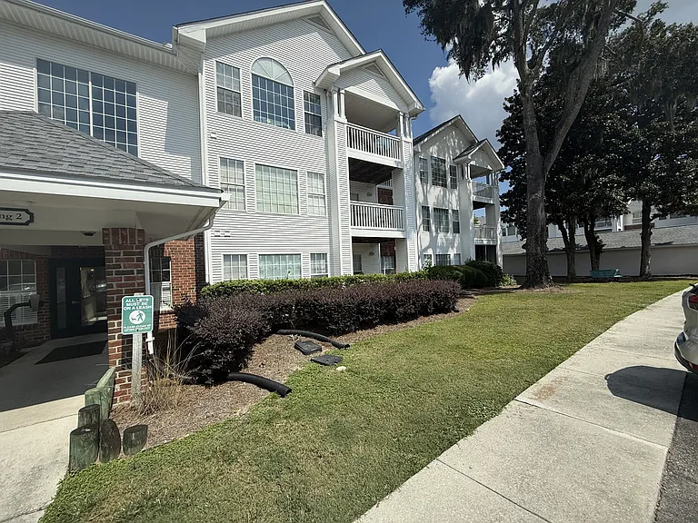 1231 Ladys Island Dr #1-211 — Photo 2