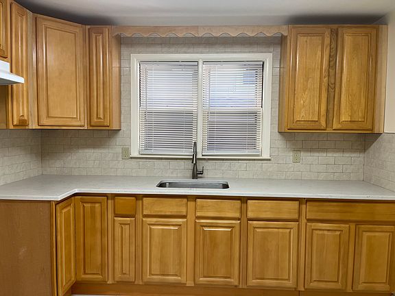 3rd image of 651 Westfield Ave #2