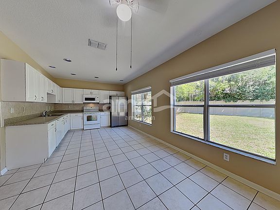 3rd image of 2820 Prairie Iris Dr