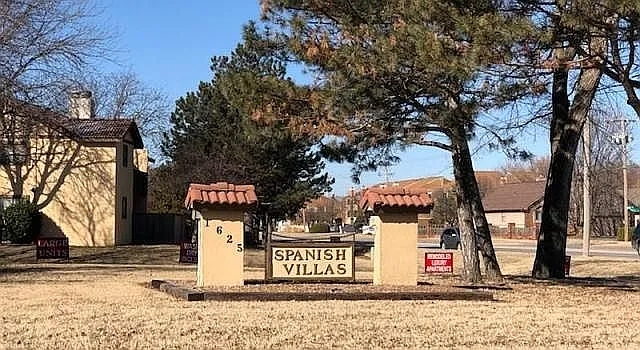 Spanish Villas Apts — Photo 2