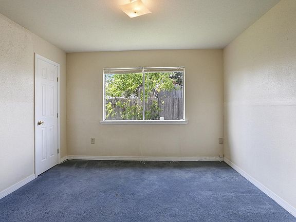 4th image of 1730 Montbatten Dr