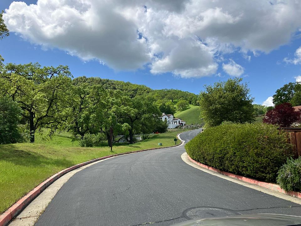 2nd image of 2021 Portmarnock Ct