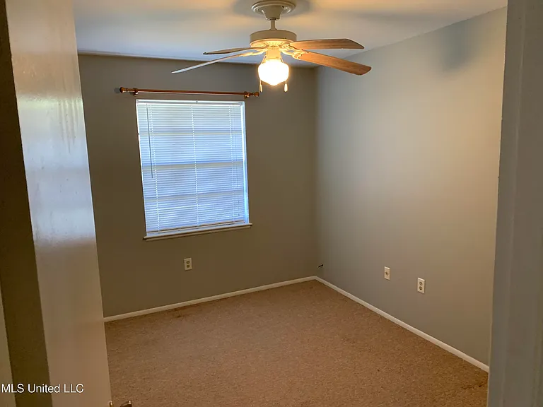 2504 Middlecoff Dr — Photo 7