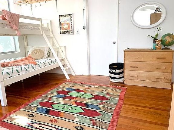 5th image of 3457 Sheridan Ave #1
