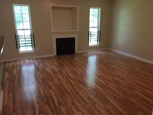 4 bed, 2.5 bath, 2208 sqft, $2,000 — Photo 2