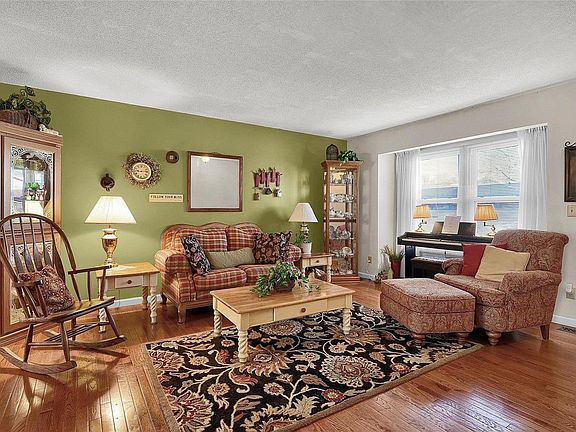 3rd image of 6535 Dolphin Cir E