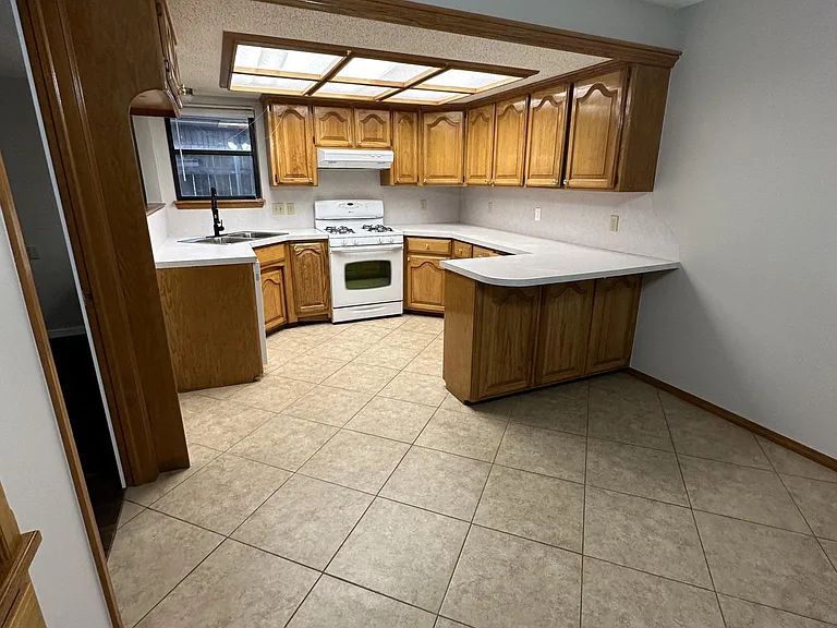 8500 Tiffany Dr — Photo 7