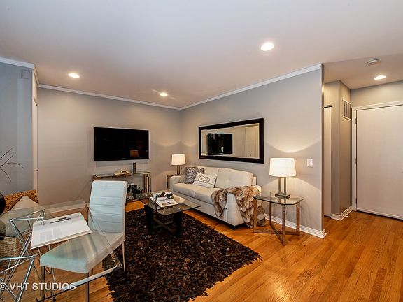 2nd image of 2751 N Greenview Ave APT D