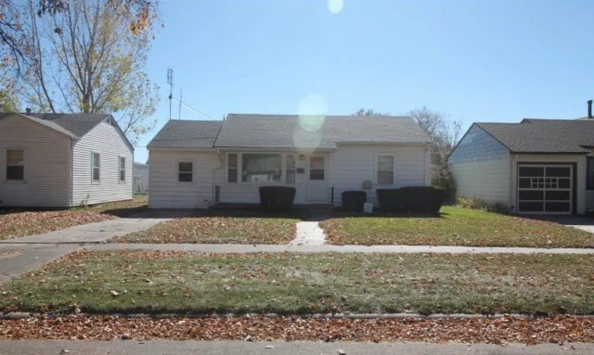 3 bed, 1075 sqft, $1,400 — Photo 1
