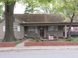 513 N 6th St, Atchison, KS 66002