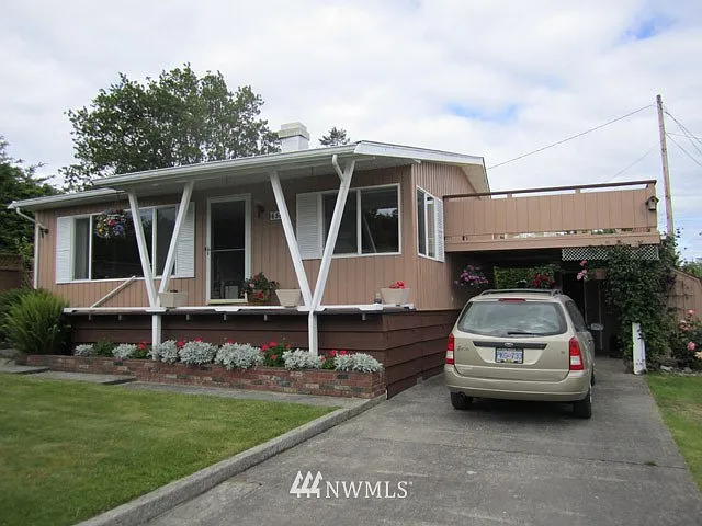 658 Marsh Lane photo 1