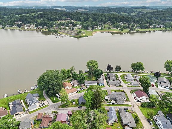 3rd image of 32413 Orchard Knoll Dr