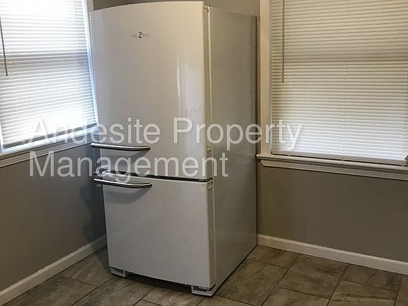 4th image of 1531 E 193rd St