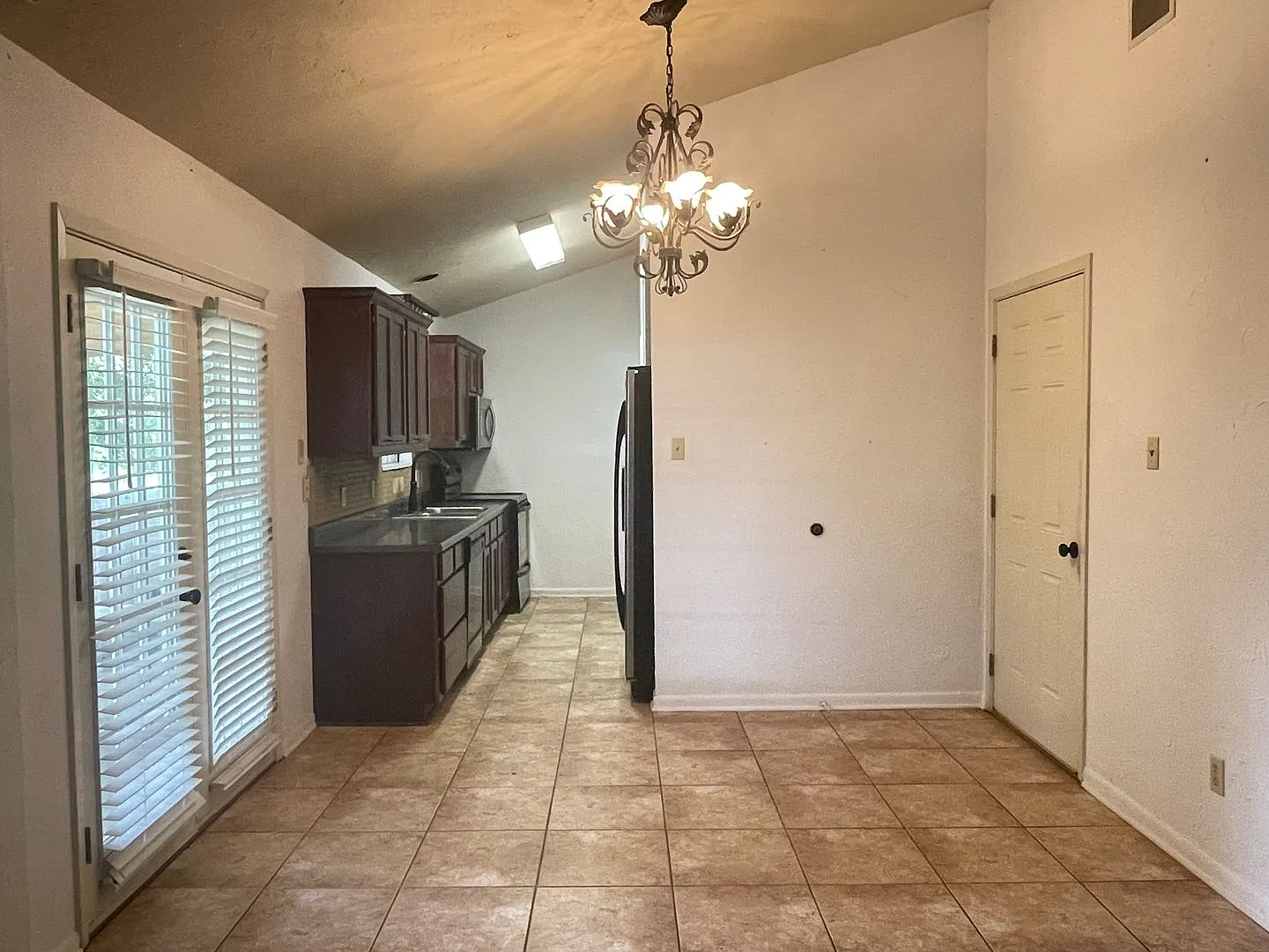 3 bed 2 bath house in Abor Oaks SD — Photo 4