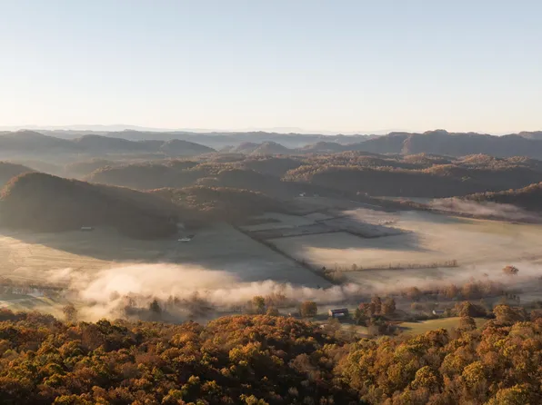 7456 Ap Carter Hwy, Hiltons, VA 24258