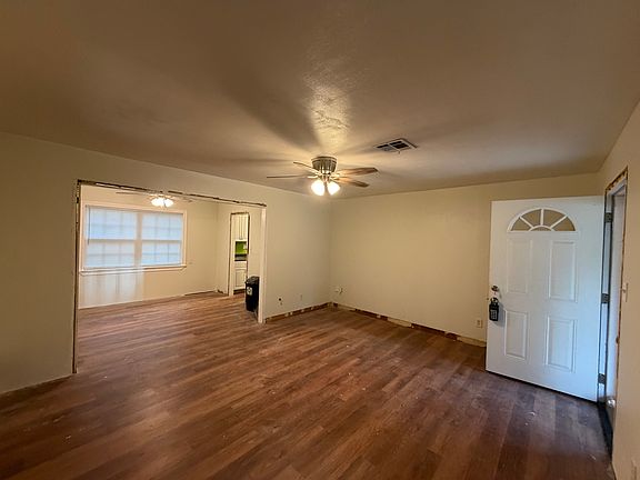 4th image of 620 SW 50th St