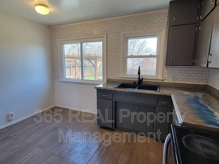 2432 16th Ave — Photo 6