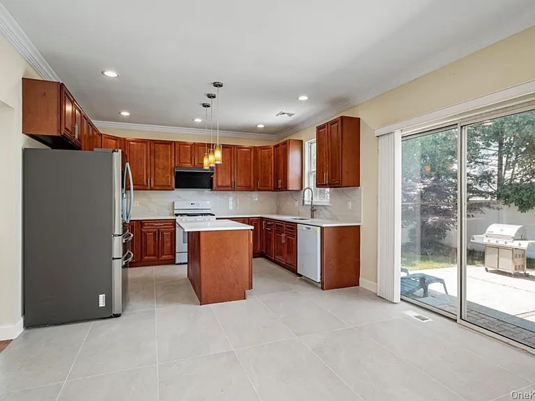 23 Honeysuckle Ct — Photo 4