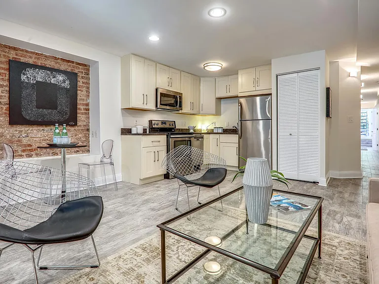1211 Clifton St NW #B — Photo 5