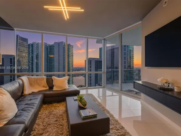 851 NE 1st Ave #4303, Miami, FL 33132