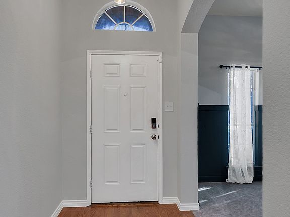 5th image of 401 Vista Way Dr