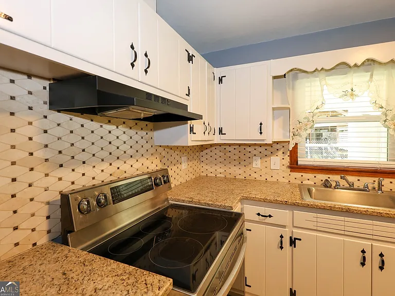 2218 Dodson Dr — Photo 11