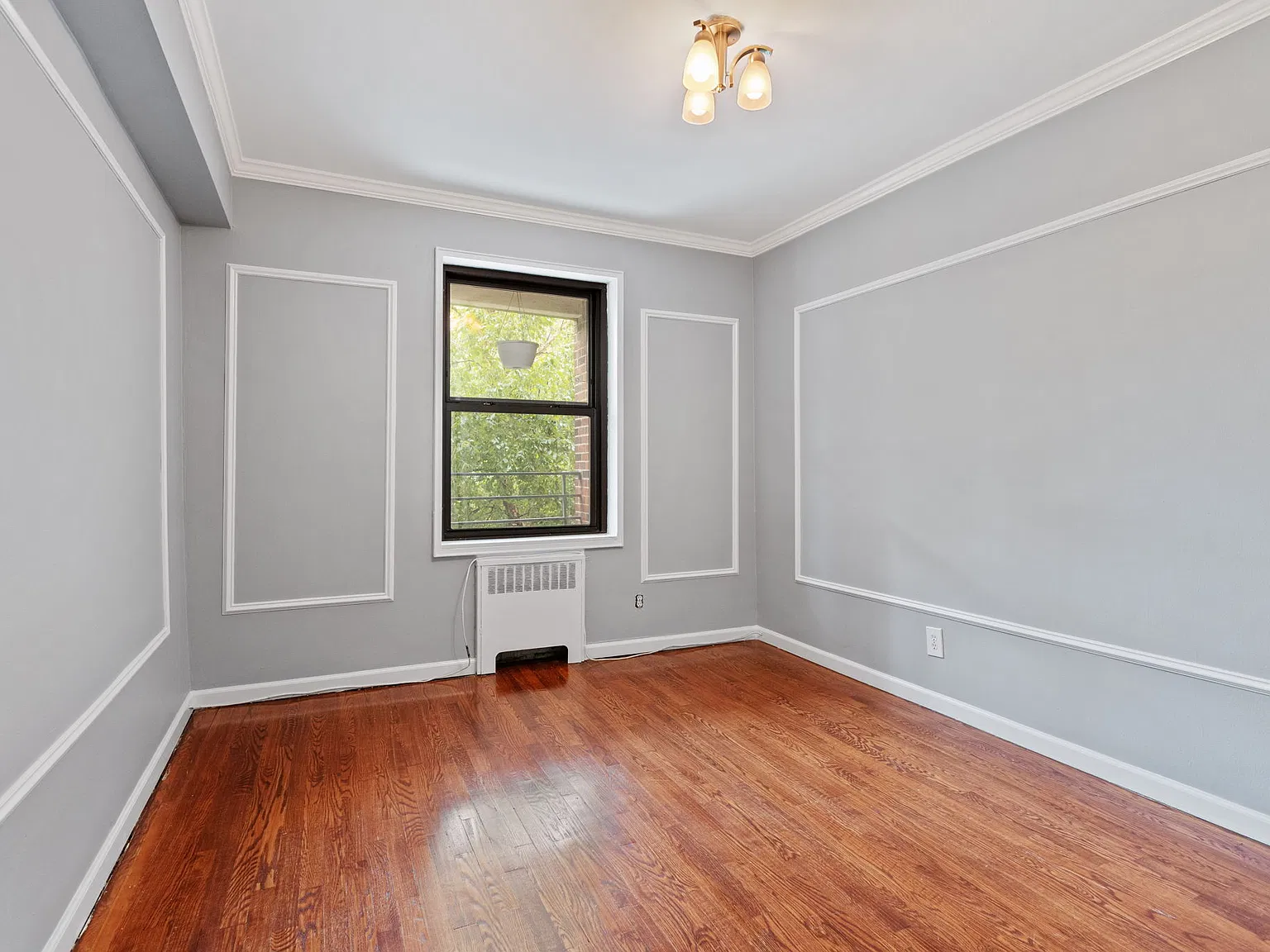 3 bed, 1300 sqft, $3,242 — Photo 4