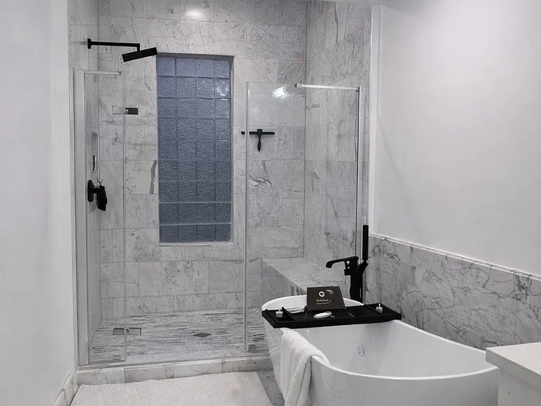 300 E 4th St #402 — Photo 16